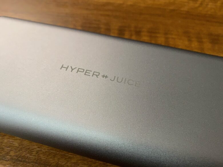 MacbookProを充電できる100WモバイルバッテリーHyperJuice