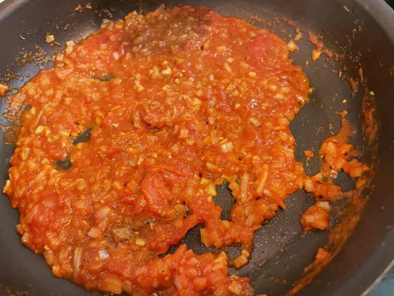 トマトを煮詰める