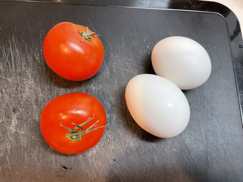 トマトと卵の炒めの材料