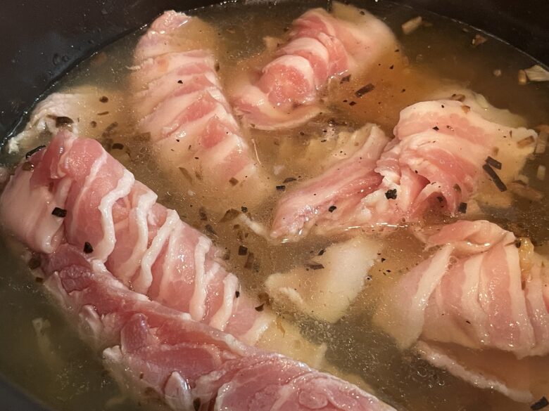 豚バラ肉を煮る